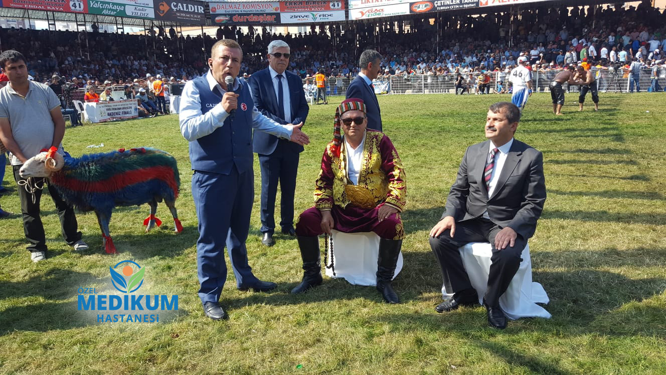 Başhekimiz Dr. Galip Öztekin Medikum Hastanesi adına güreş ağası seçildi - 2